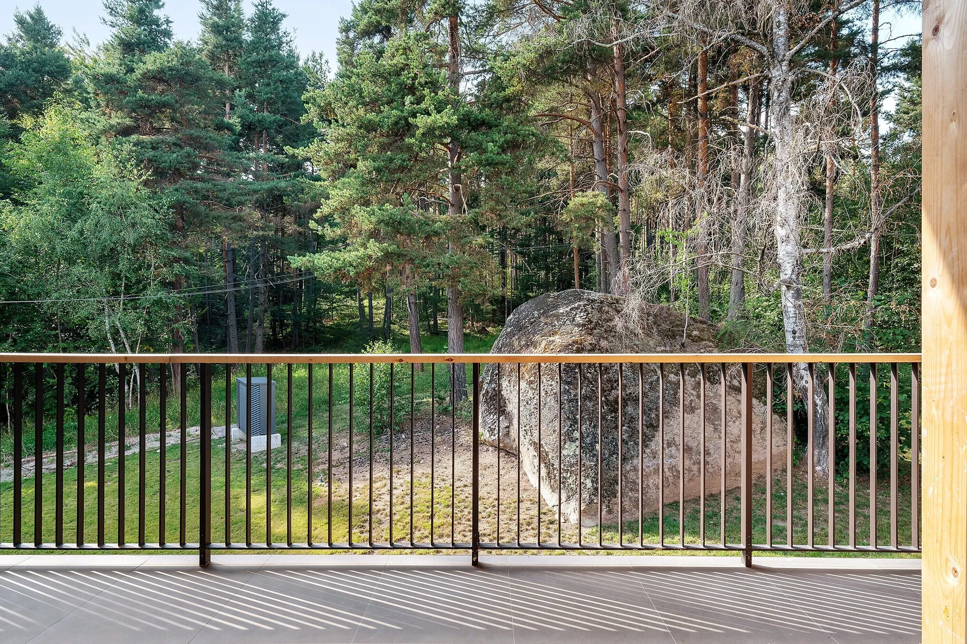 Bildimpression der Villa Aulank – Terrasse am Wald